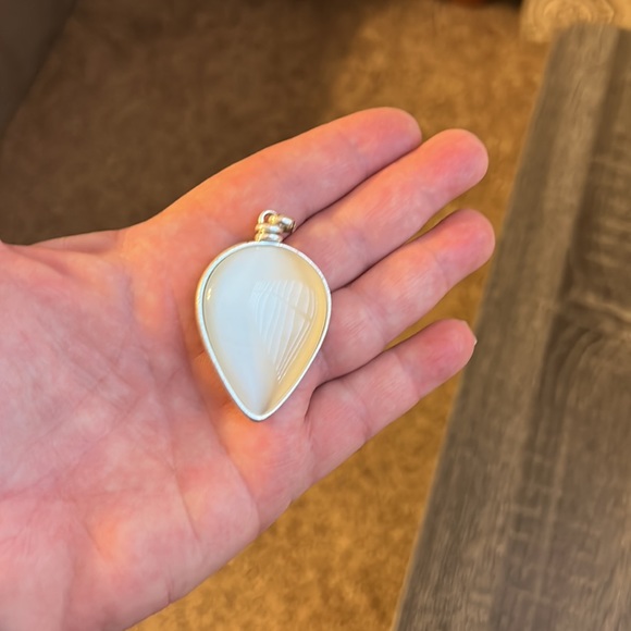 Reversible turquoise and alabaster pendant - Picture 4 of 7